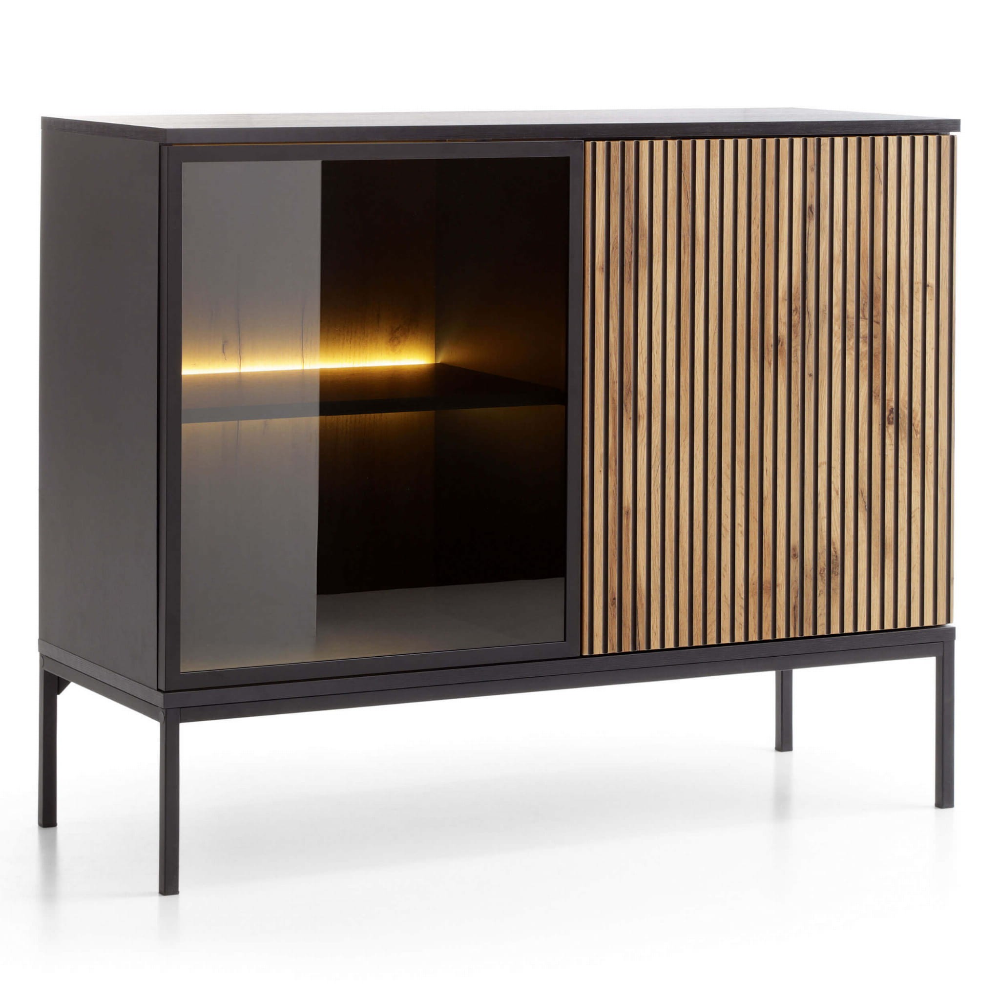 mała komoda z oświetleniem