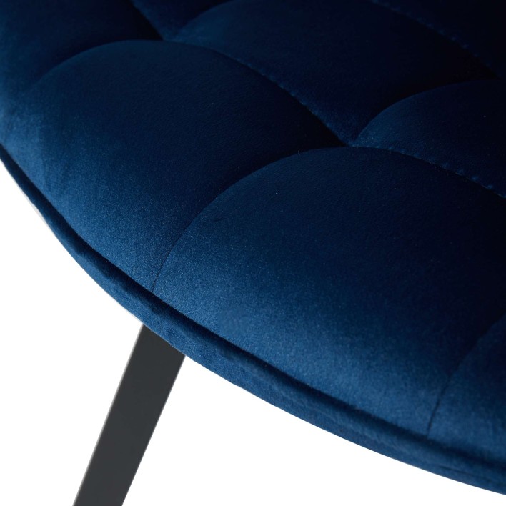 detale krzesła granatowego