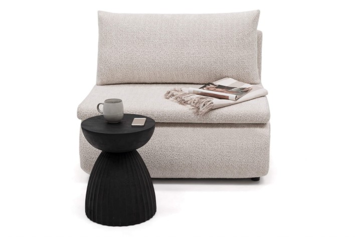 beżowa sofa