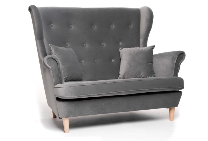 sofa na drewnianych nóżkach