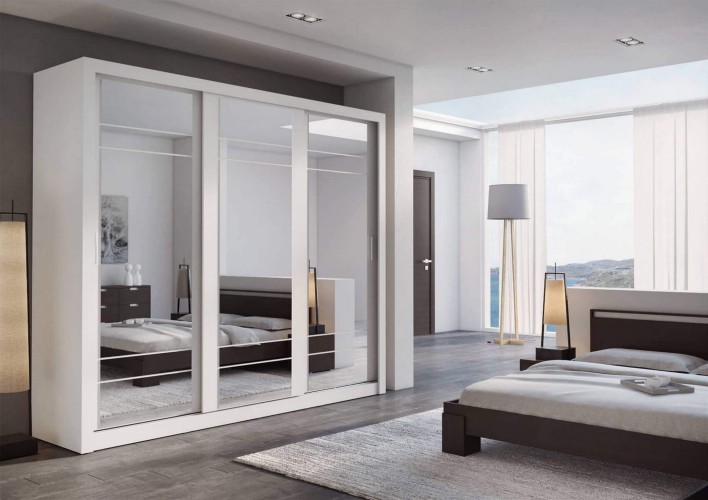 szafa przesuwna trzydrzwiowa biała z lustrem