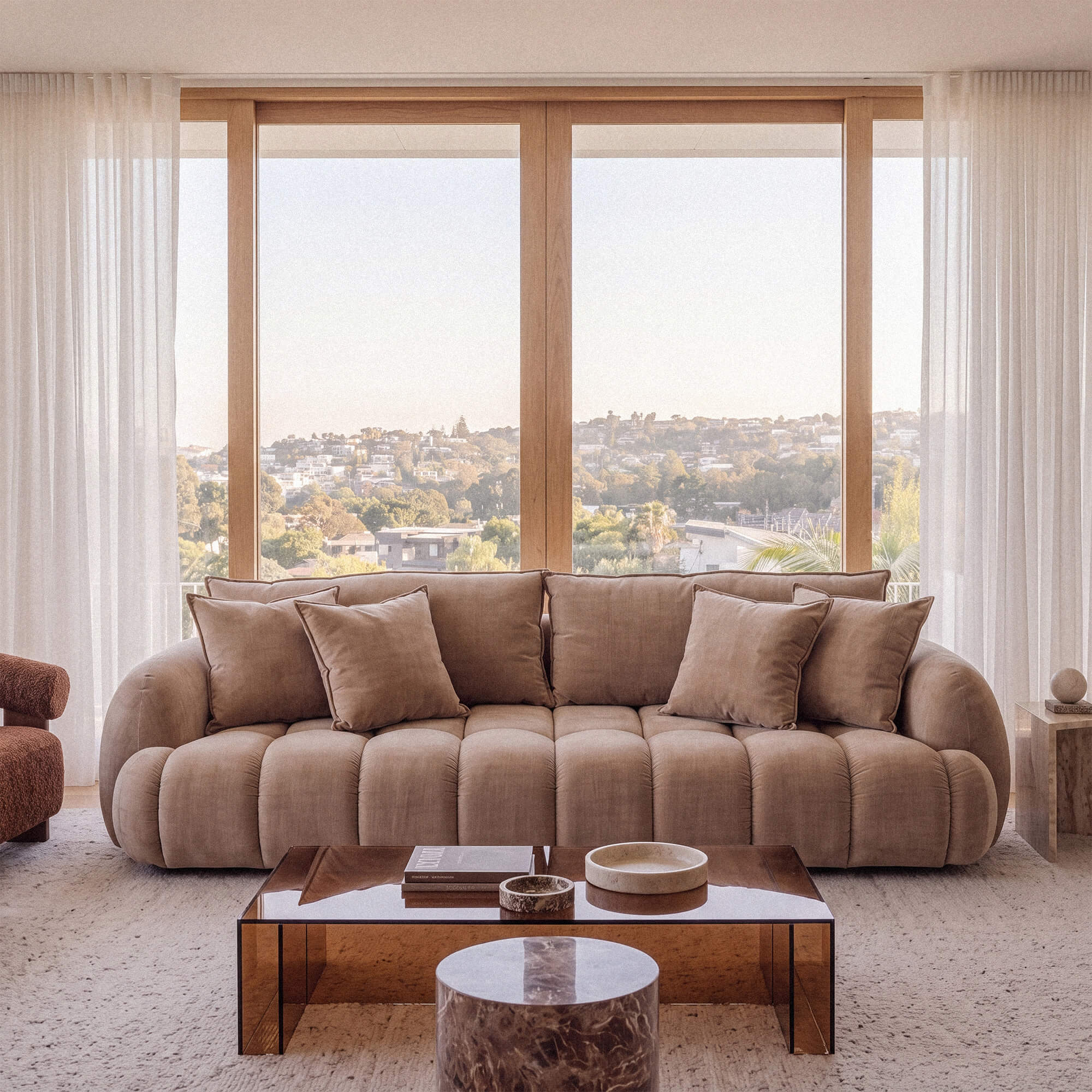 Nowoczesna sofa COCO w salonie