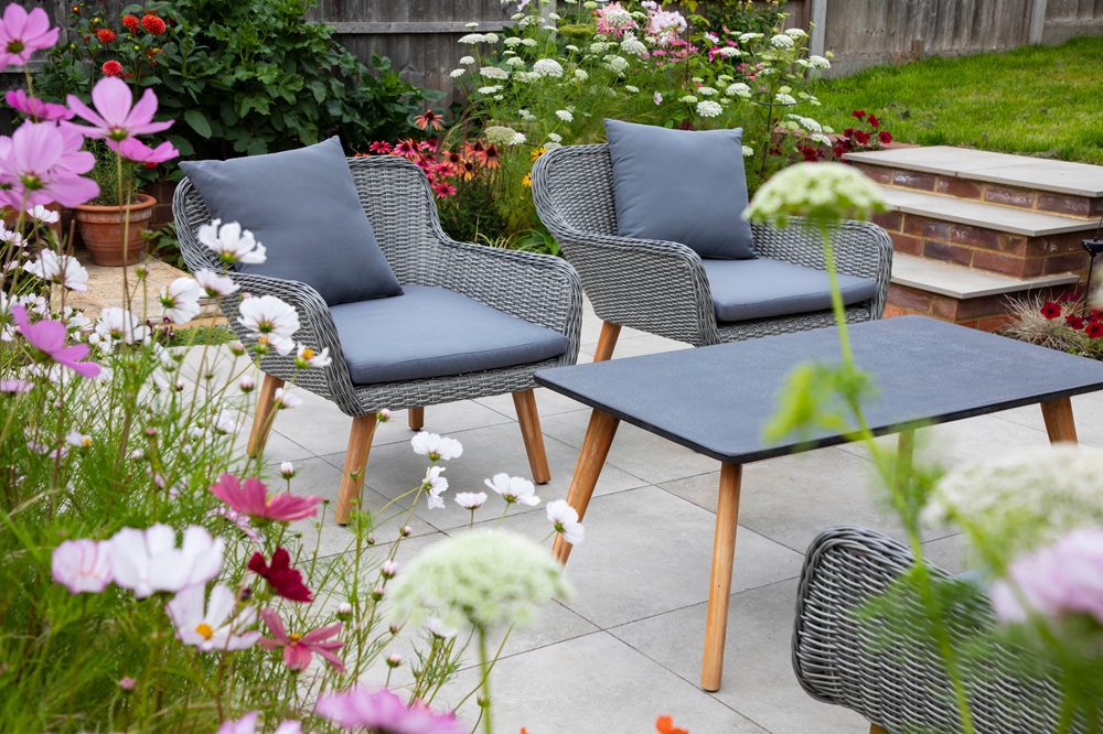 Jak przechowywać poduszki i tekstylia ogrodowe poza sezonem