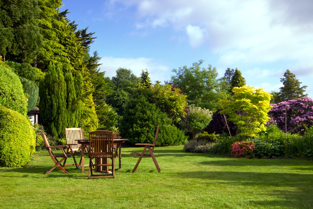 Konserwacja mebli ogrodowych po zimie: plan na jeden weekend