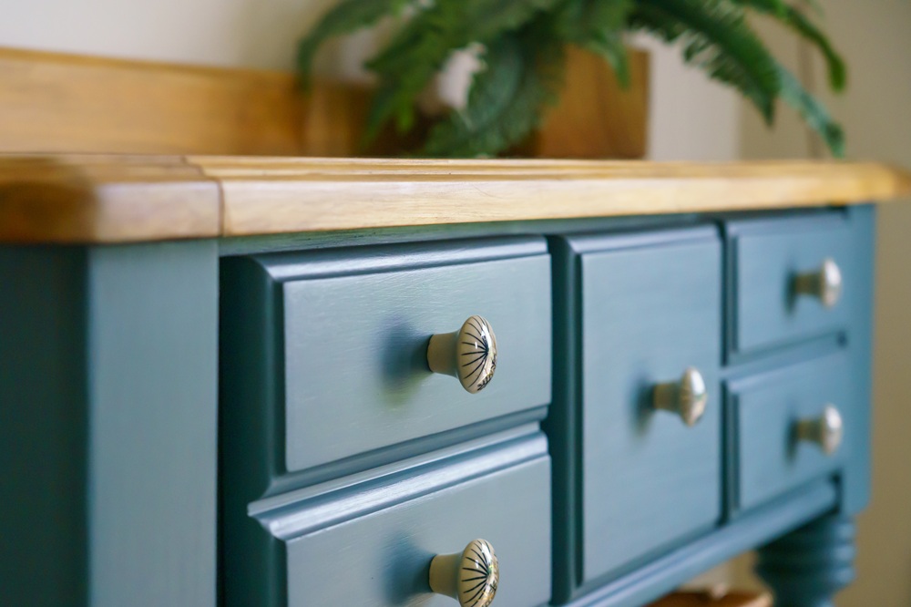 Fronty akrylowe i lakierowane: różnice, które widać po roku