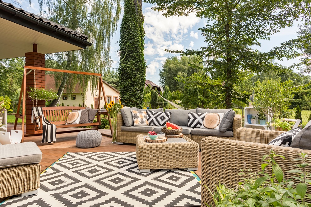 Taras gotowy na sezon: jakie meble ogrodowe przetrwają kilka lat