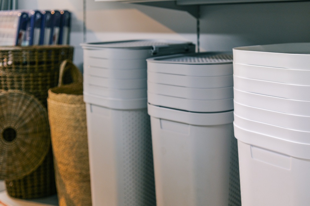 Jak zaplanować domowy schowek gospodarczy bez osobnego pomieszczenia