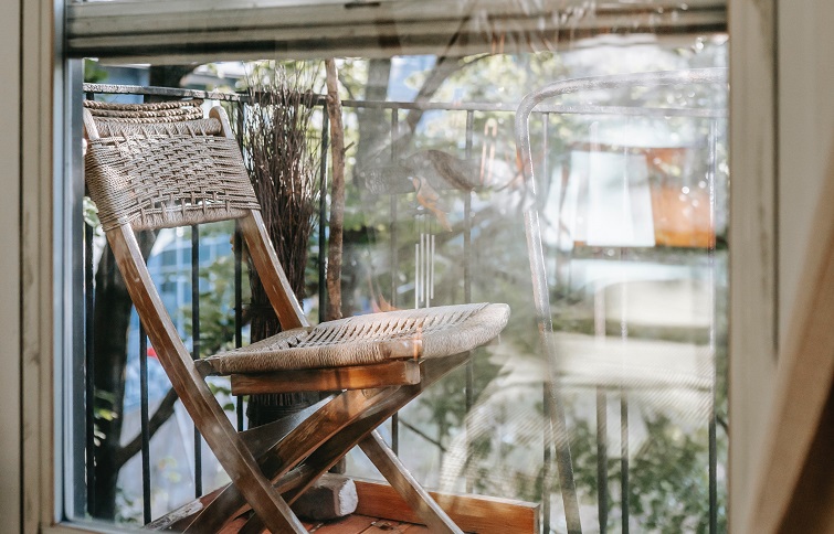 Meble na mały balkon dla dwóch osób: co wybrałam i czego żałuję