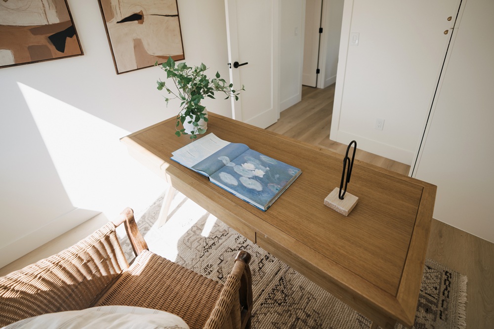 Biurko skandynawskie: 8 aranżacji domowego gabinetu w stylu nordic